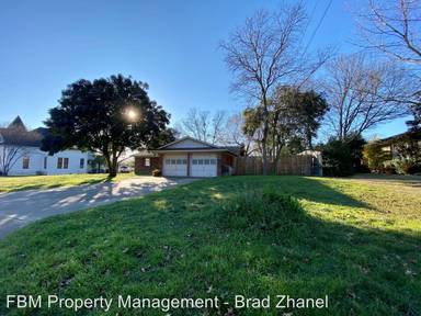 Main picture of 523 N Grand Ave