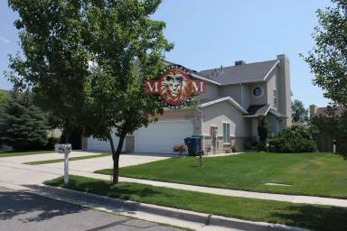 Main picture of 748 E Village Way
