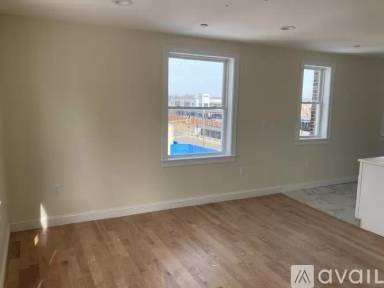 Main picture of 325 Newport Ave