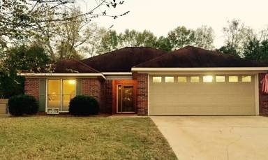 Main picture of 7042 Vinings Way