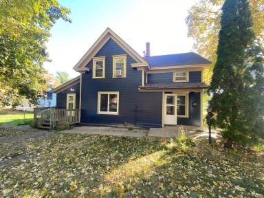 Main picture of 318 4th St W