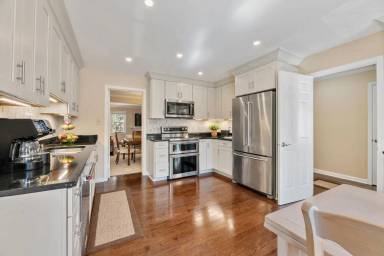 Main picture of 5918 Empire Way