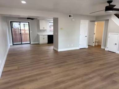 Main picture of 31 W 6th St