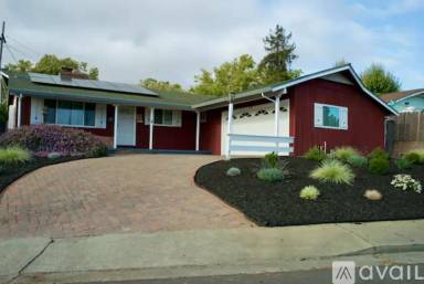 Main picture of 112 Oakmore Ct