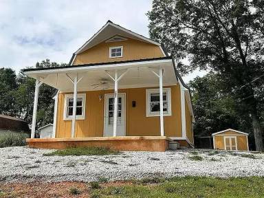 Main picture of 120 Perry Ln