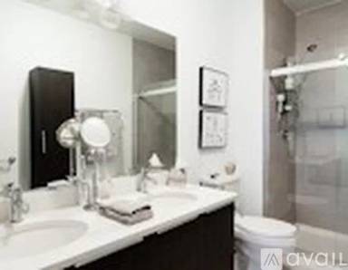 Main picture of 5427 N Broadway