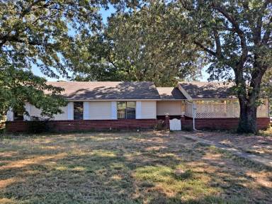 Main picture of 906 W Lucas St