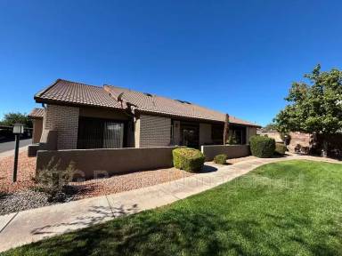 Main picture of Town Oaks