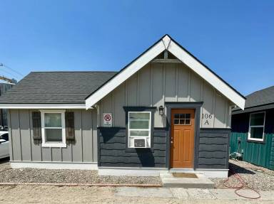 Main picture of 108 E Main St