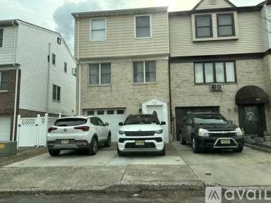 Main picture of 18 Columbus Dr