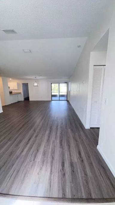 Main picture of 13 Whittington Dr