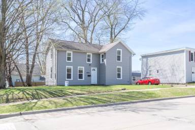 Main picture of 406 W 12th St