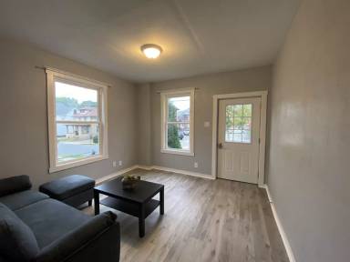 Main picture of 712 School St