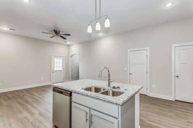 Main picture of 3506 W 45th St S