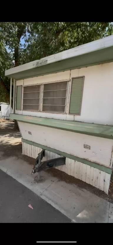 Main picture of 951 N Auburn Ave