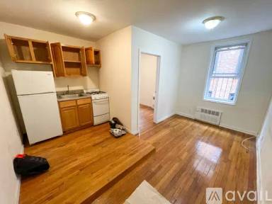 Main picture of 43 18 44 St