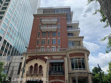 Main picture of 435 S Tryon St