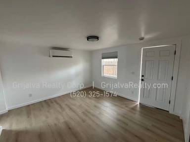 Main picture of 3219 E Flower St