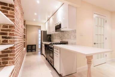 Main picture of 41 W 24th St