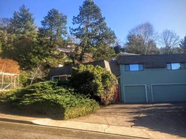 Main picture of 3735 University St