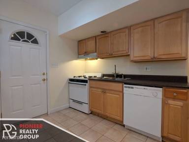Main picture of 3521-29 N Broadway Apartments