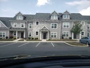 Main picture of 250 Oakridge Dr