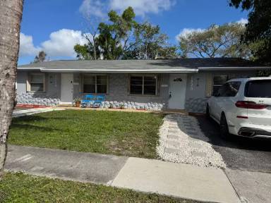 Main picture of 1520 NW 52nd Ave