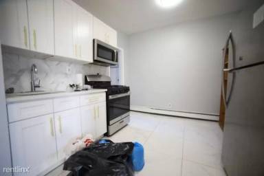 Main picture of 196 Clinton Ave