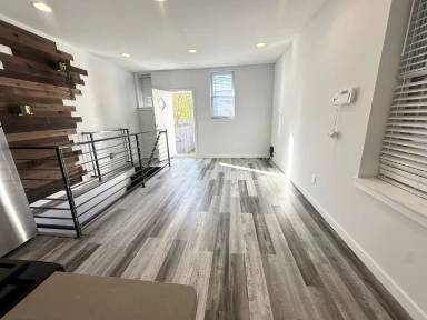 Main picture of 34 S Farragut St