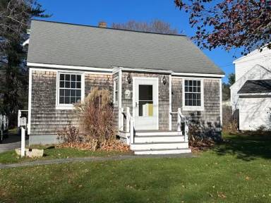 Main picture of 5 Longfellow Dr
