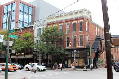 Main picture of 641 N High St