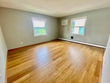Main picture of 821 Marshall St NE