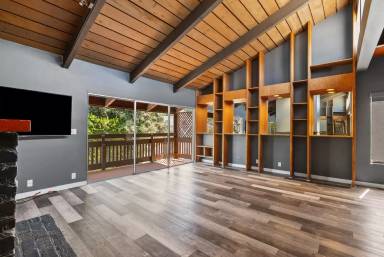 Main picture of 13006 Moorpark St