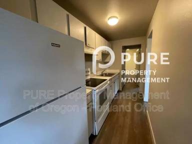 Main picture of 18411 E Burnside St