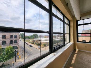Main picture of 1401 State St