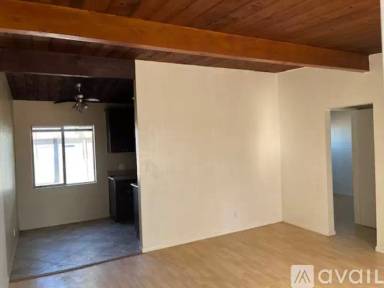 Main picture of 5640 N Gladys Ave