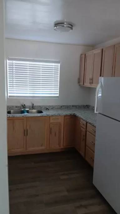 Main picture of 190 W Alamo St