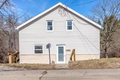 Main picture of 587 Stephens St
