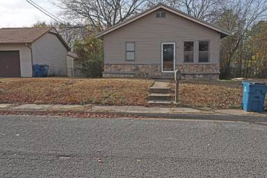 Main picture of 718 W Madison Ave