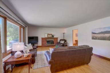 Main picture of 122 S Whitney Way