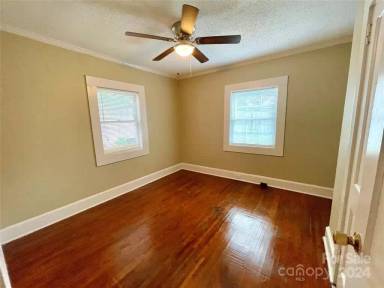 Main picture of 338 Magnolia St NW