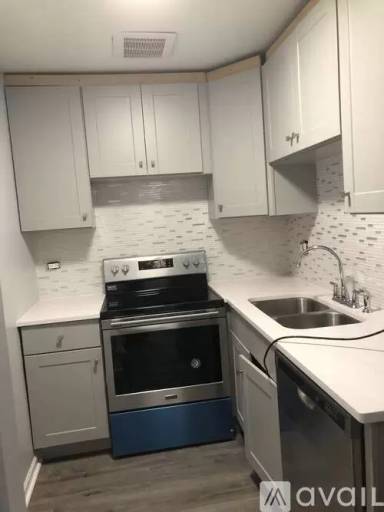 Main picture of 5950 N Kenmore Ave
