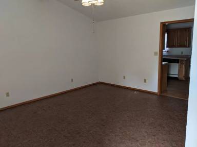 Main picture of 911 E Gum St