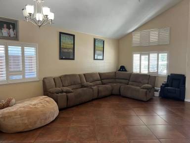 Main picture of 12 New Hampshire Cir