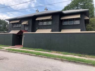 Main picture of 906 Oakley St