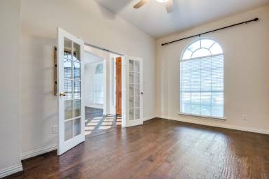 Main picture of 516 Cromwell Ct