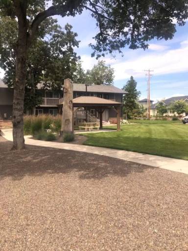 Main picture of 102 Oak Grove Rd