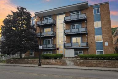 Main picture of 1045 River St