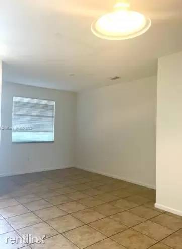 Main picture of 21203 NW 14th Pl
