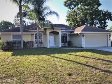Main picture of 610 NW Cardinal Dr